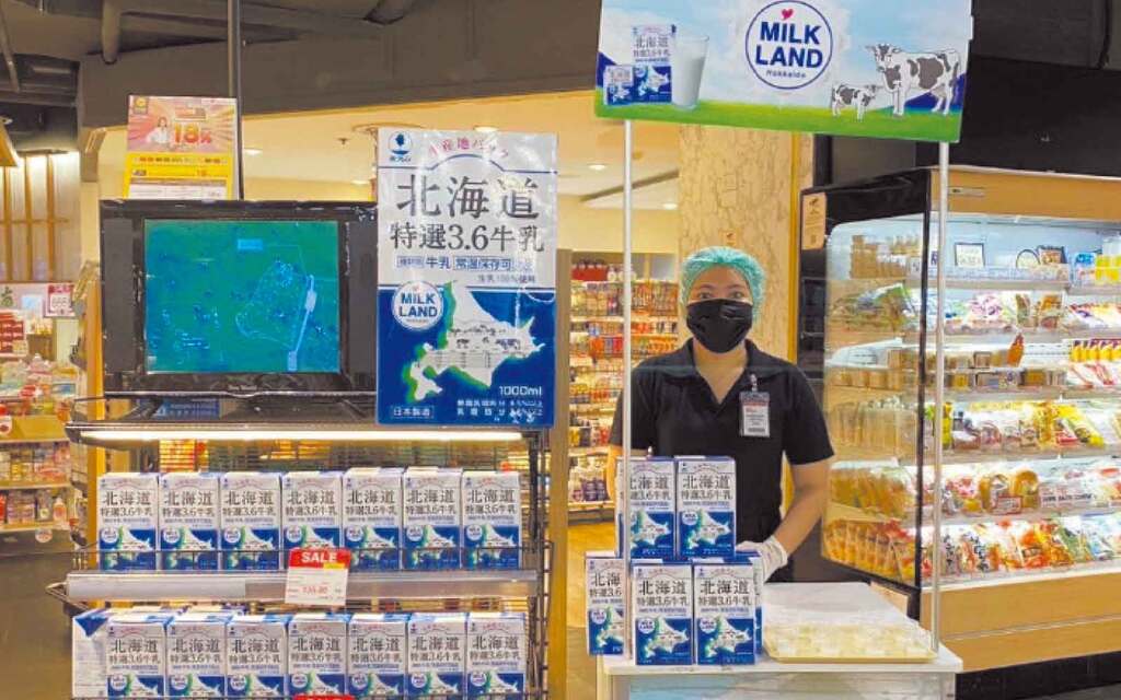 写真４タイでの試飲販売プロモーション