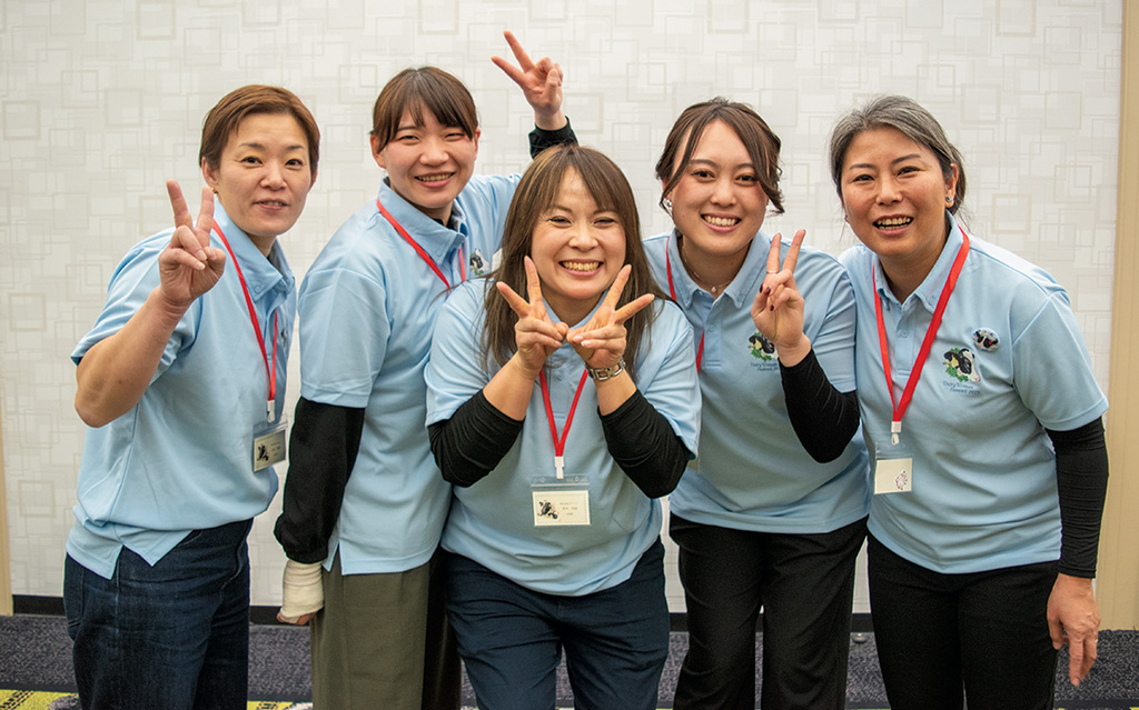 写真2.実行委員の皆さん(左から小林さん、伊藤さん、椛木さん、永谷さん、久富さん)